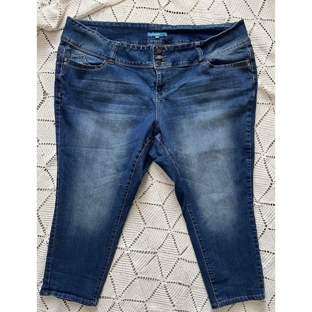 YMI Wanna‎ Betta Butt Capri Jeans Size 24 Mid Rise Stretch Women Y2K Flattering